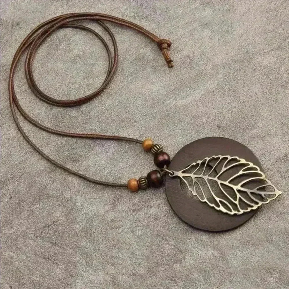 Unique Bohemian Wooden Pendant Necklace - Picture 4 of 5